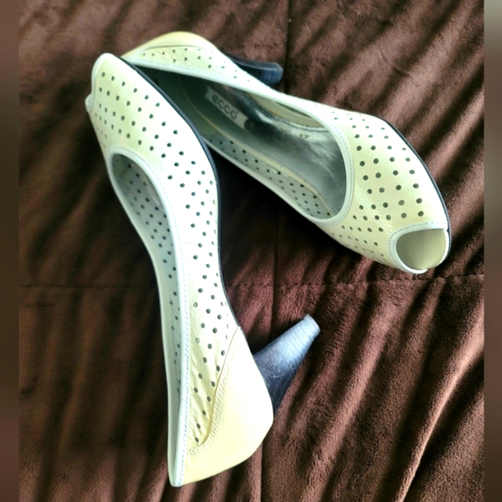ECCO Women's Patent Leather Slip-On Peep-Toe Pumps Heels Size 40